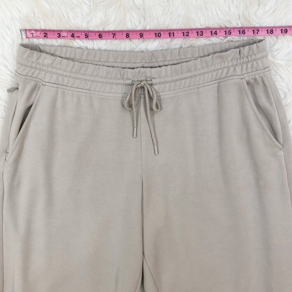 EUC ATHLETA Seasoft Mid-Rise Straight Crop Pant 982929 in Abalone Ivory Grey XL - Picture 5 of 15